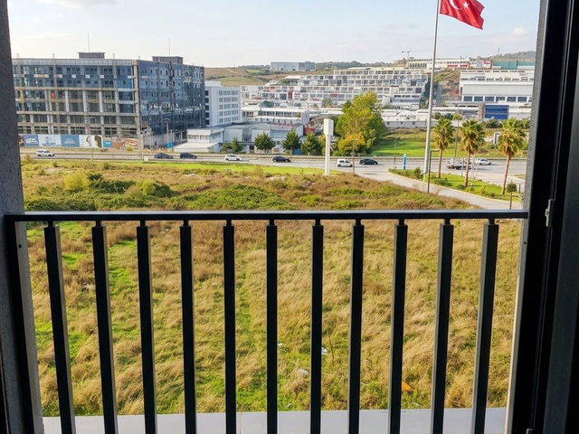 REMAX SEHİR GAYRIMENKULDEN BEGONYA SİTESİNDE 1+1 KİRALIK