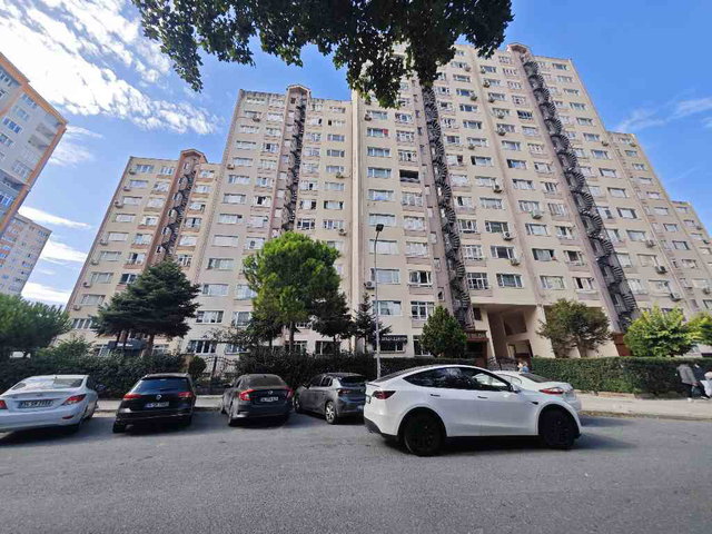 BARIŞ MAHALLESİ GÖZDE SİTESİ 3+1 SATILIK