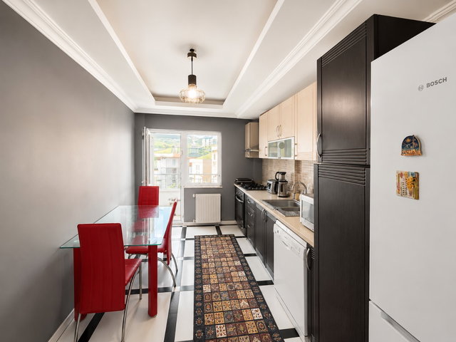 HAVUZLU GÜVENLİKLİ SİTEDE FULL TADİLATLI SATILIK 3+1 LÜX DAİRE