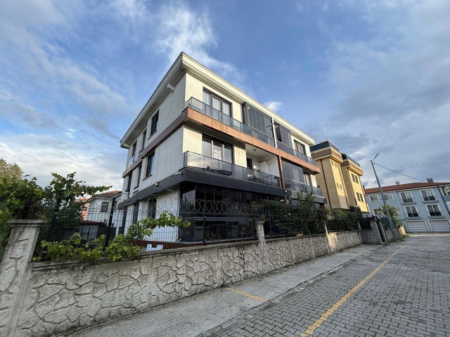 REMAX DESIGN GÜNEŞLER YENİ MAHALLEDE SATILIK 2+1 DAİRE