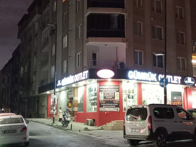 BAHÇELIEVLER YENIBOSNA MAHMUTBEY CAD. ÜZERINDE 90M2 ASANSÖRLÜ