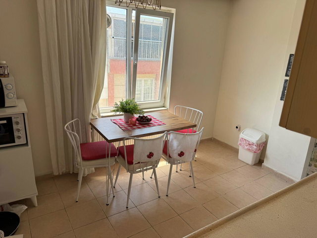 BAHÇELIEVLER YENIBOSNA MAHMUTBEY CAD. ÜZERINDE 90M2 ASANSÖRLÜ