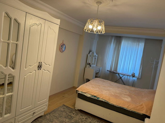 BAHÇELIEVLER YENIBOSNA MAHMUTBEY CAD. ÜZERINDE 90M2 ASANSÖRLÜ