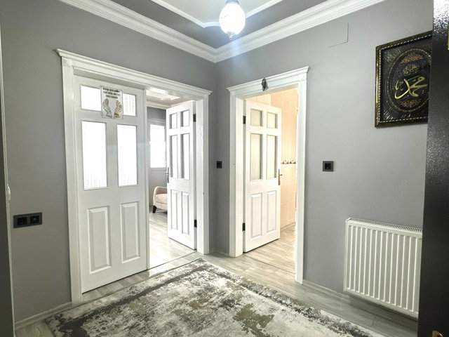 SEYRAN SİTESİ CADDE ÜZERİNDE, DENİZ MANZARALI, YENİLENMİŞ 3+1