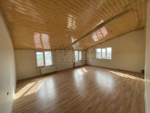 RE/MAX LACİVERT'TEN YONCALIK'TA KİRALIK 2+1 DAİRE