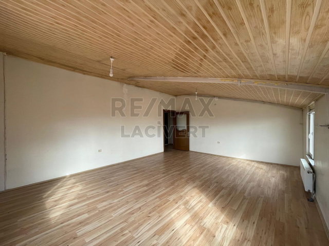 RE/MAX LACİVERT'TEN YONCALIK'TA KİRALIK 2+1 DAİRE