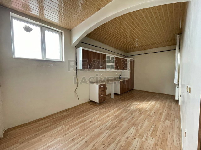 RE/MAX LACİVERT'TEN YONCALIK'TA KİRALIK 2+1 DAİRE