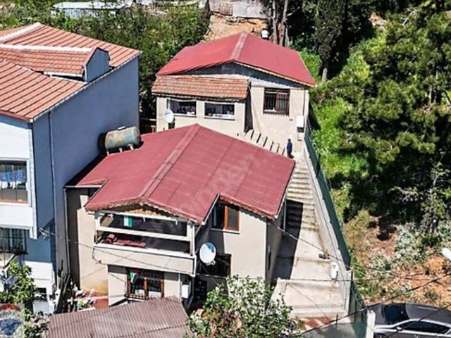 YAKACIK DENİZ MANZARALI MÜSTAKİL ARSA DA BAĞIMSIZ 2 ADET EV