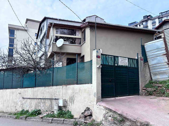 YAKACIK DENİZ MANZARALI MÜSTAKİL ARSA DA BAĞIMSIZ 2 ADET EV