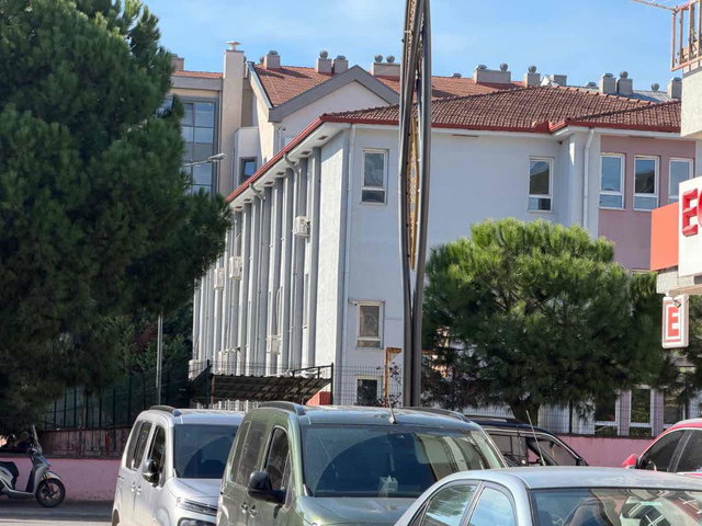 SERDİVAN ARABACIALANI’NDA CADDE 54 YANI FIRSAT 2+1- YARISI PEŞIN 3. KAT | BALKONLU DAIRE
