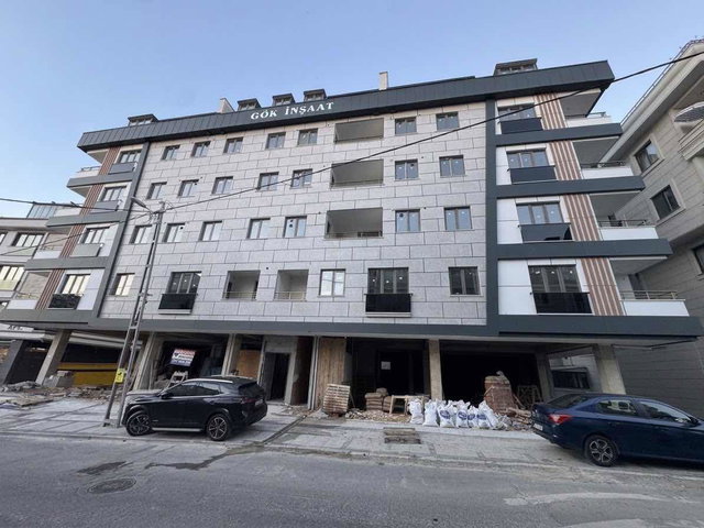 ÇEKMEKÖY MERKEZ MAHALLESİNDE ŞİLE YOLUNA YAKIN SIFIR GENİŞ 2+1