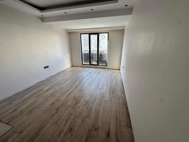 ÇEKMEKÖY MERKEZ MAHALLESİNDE ŞİLE YOLUNA YAKIN SIFIR GENİŞ 2+1