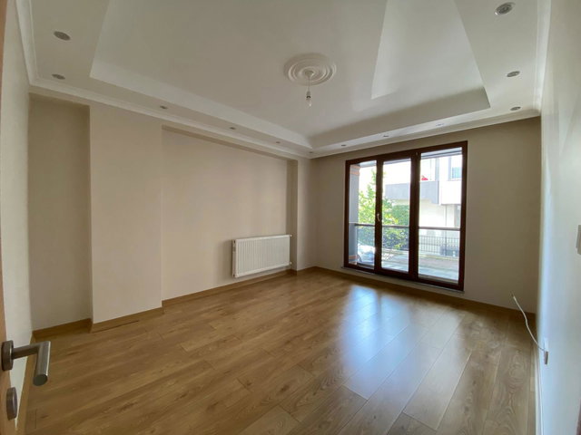 ÇEKMEKÖY ÇAMLIK ’TA METROYA YAKIN KİRALIK 2+1 DAİRE