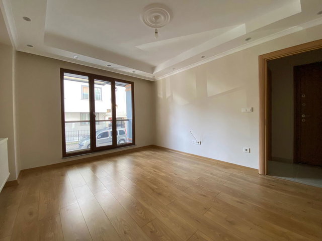 ÇEKMEKÖY ÇAMLIK ’TA METROYA YAKIN KİRALIK 2+1 DAİRE