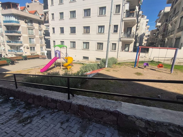DİKİLİ’DE EŞYASIZ KİRALIK 2+1  DAİRE