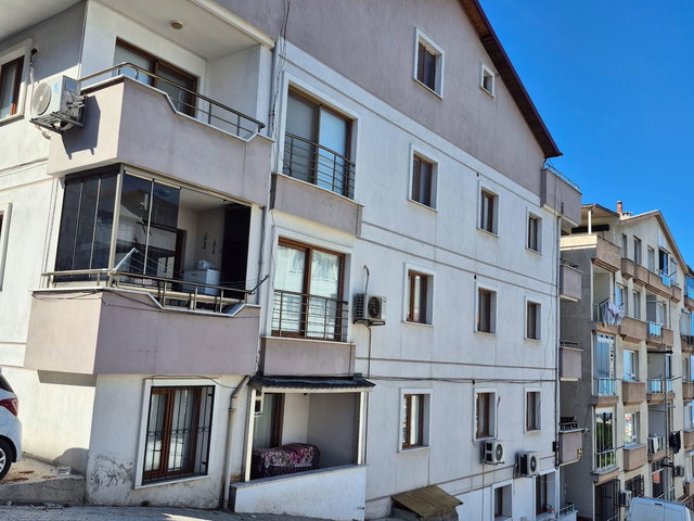 DİKİLİ’DE EŞYASIZ KİRALIK 2+1  DAİRE