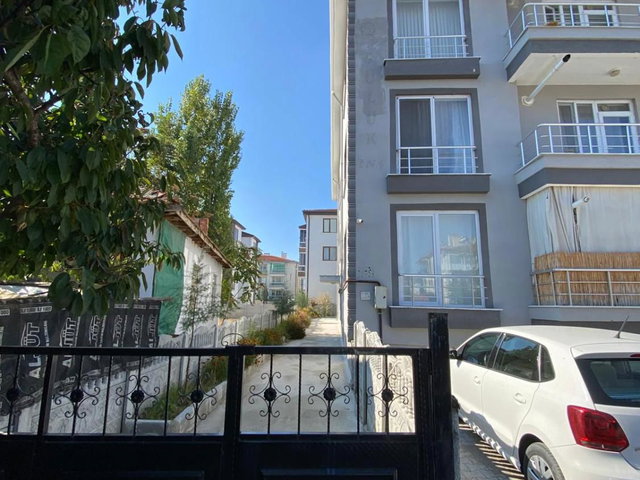 *MAREŞAL F.Ç. ŞUHUT YOLU SATILIK 2+1 AYRI MUTFAK FIRSAT DAİRE*