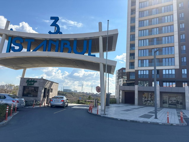 3.İSTANBUL HASBAHÇE EVLERI 'NDE 4+1 DAIRE