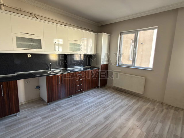REMAX LACİVERT'TEN SARAY BOSNA'DA 4+1 KİRALIK DAİRE