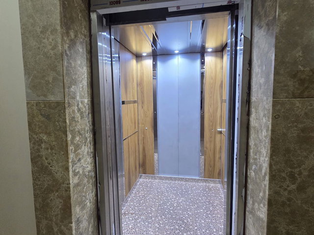 KONAK KARATAŞ DA AYRI MUTFAK ASANSÖRLÜ ARAKAT 1+1 SATILIK DAİRE