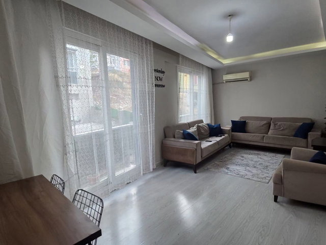 KONAK KARATAŞ DA AYRI MUTFAK ASANSÖRLÜ ARAKAT 1+1 SATILIK DAİRE