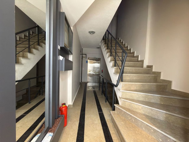 BÜYÜKÇEKMECE'DE LÜKS SİTEDE SATILIK 2+1 BAHÇE KATI - REMAX KAYA
