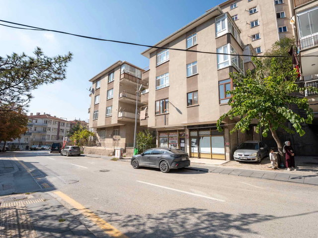 ÇANKAYA ARKA TOPRAKLIK’TA SATILIK 3+1  125 M² BRÜT 3 CEPHELİ UYGUN FİYATLI