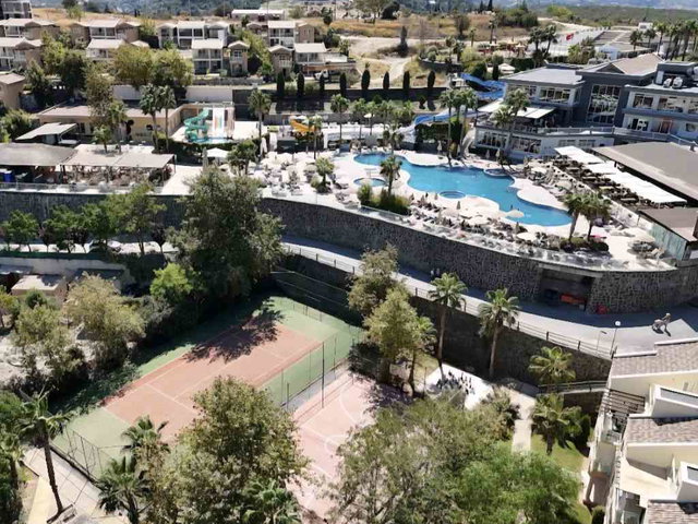 GOLF RESORT KUŞADASI SATILIK DENİZ MANZARALI 2+1 EŞYALI DAİRE