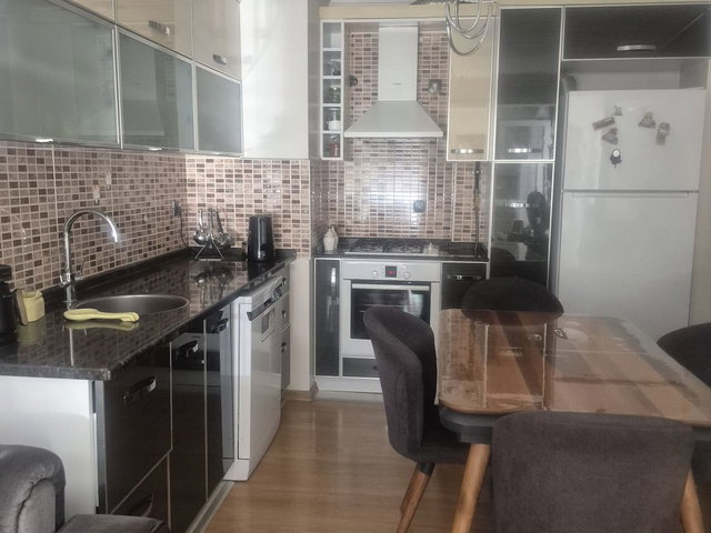 GAZİEMİR ATIFBEY’DE FIRSAT KONUM, ARAKAT SATILIK 2+1 | KREDİYE UYGUN