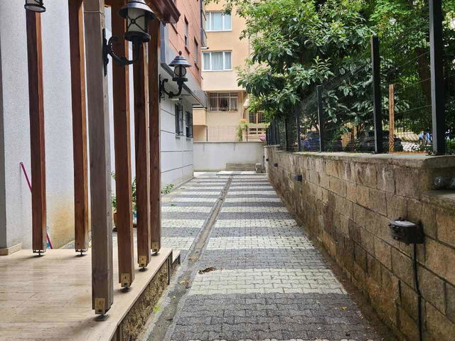 KADIKÖY SAHRAYICEDİT’TE FULL EŞYALI 2+1 ARA KAT  BALKONLU KIRALIK DAIRE
