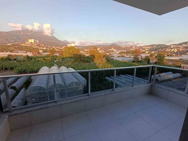 ALANYA KARGICAK MAHALLESINDE HAVUZLU OTOPARKLI 2+1 DAIRE