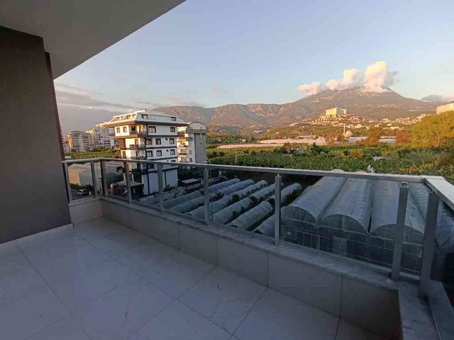 ALANYA KARGICAK MAHALLESINDE HAVUZLU OTOPARKLI 2+1 DAIRE