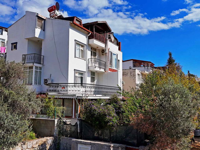 DATÇA MERKEZDE SATILIK 4+2 TRİPLEKS MÜSTAKİL EŞYALI EV | 190 M² NET | BALKON & TERAS
