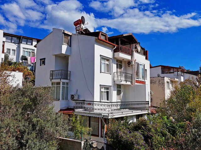 DATÇA MERKEZDE SATILIK 4+2 TRİPLEKS MÜSTAKİL EŞYALI EV | 190 M² NET | BALKON & TERAS