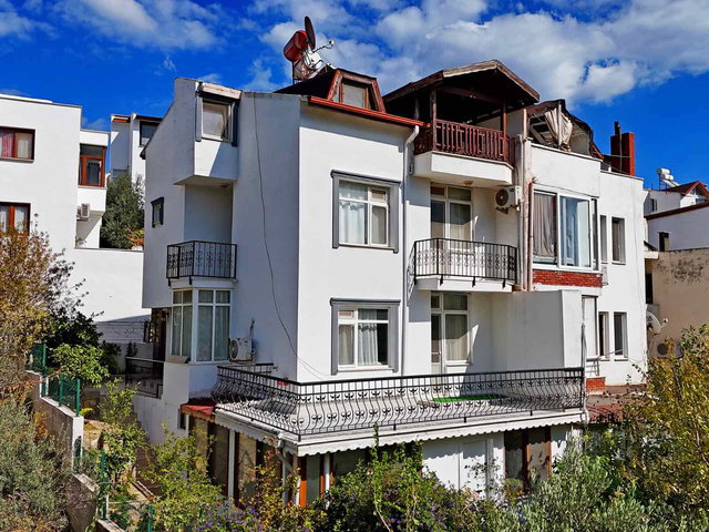 DATÇA MERKEZDE SATILIK 4+2 TRİPLEKS MÜSTAKİL EŞYALI EV | 190 M² NET | BALKON & TERAS