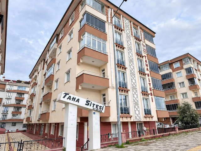 REMAX ARTIS'DEN ETÜ YOLU'NDA SATILIK 3+1 DAIRE
