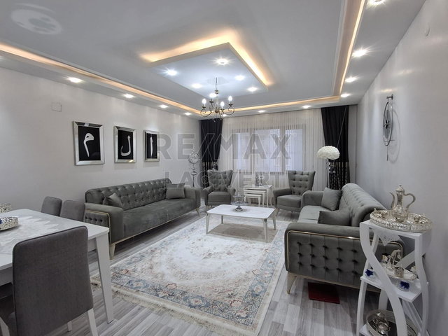 RE/MAX LACIVERT'TEN ŞÜKRÜPAŞA'DA SATILIK 3+1 DAIRE