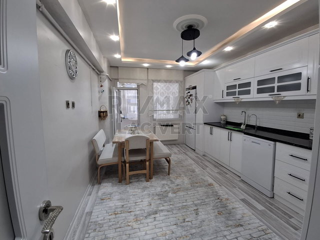 RE/MAX LACIVERT'TEN ŞÜKRÜPAŞA'DA SATILIK 3+1 DAIRE