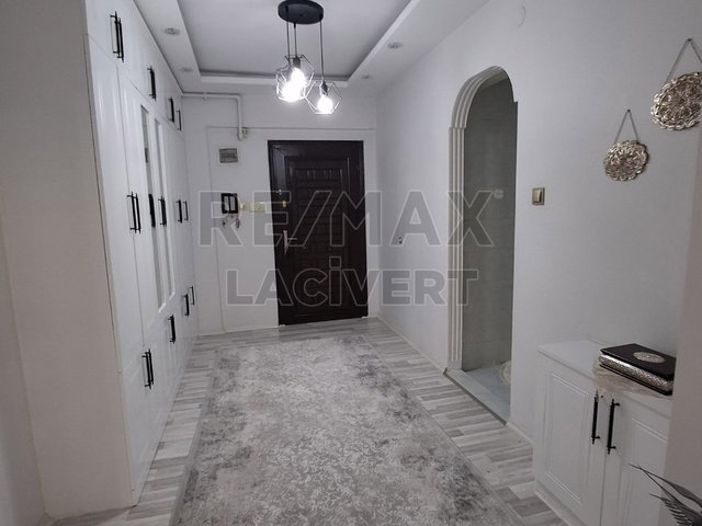 RE/MAX LACIVERT'TEN ŞÜKRÜPAŞA'DA SATILIK 3+1 DAIRE