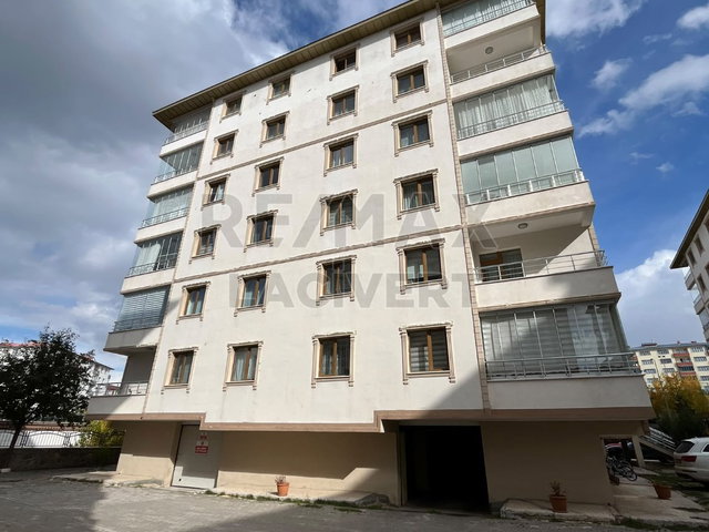 RE/MAX LACIVERT'TEN DOĞUŞEHIR'DE SATILIK 4+1 DAIRE