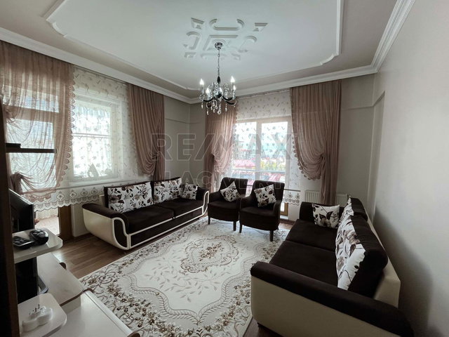RE/MAX LACIVERT'TEN DOĞUŞEHIR'DE SATILIK 4+1 DAIRE