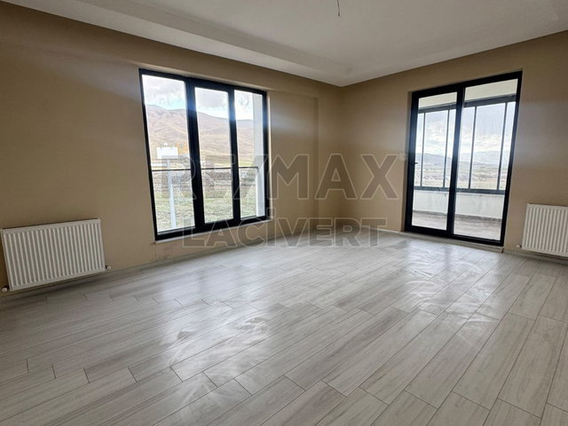 RE/MAX LACIVERT'TEN YILDIZKENT'TE SATILIK 2+1 DAIRE