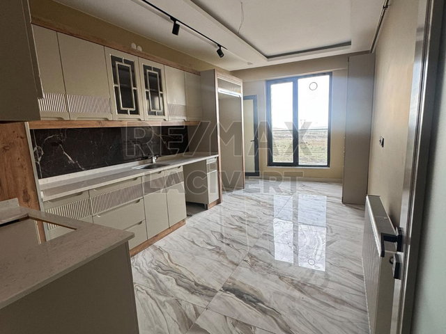 RE/MAX LACIVERT'TEN YILDIZKENT'TE SATILIK 2+1 DAIRE