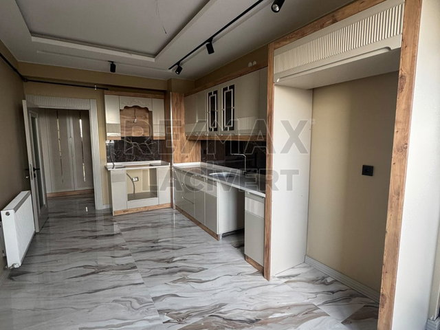 RE/MAX LACIVERT'TEN YILDIZKENT'TE SATILIK 2+1 DAIRE