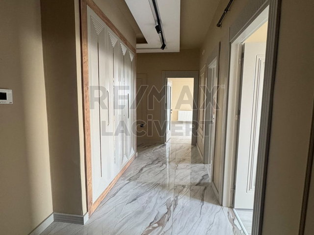 RE/MAX LACIVERT'TEN YILDIZKENT'TE SATILIK 2+1 DAIRE