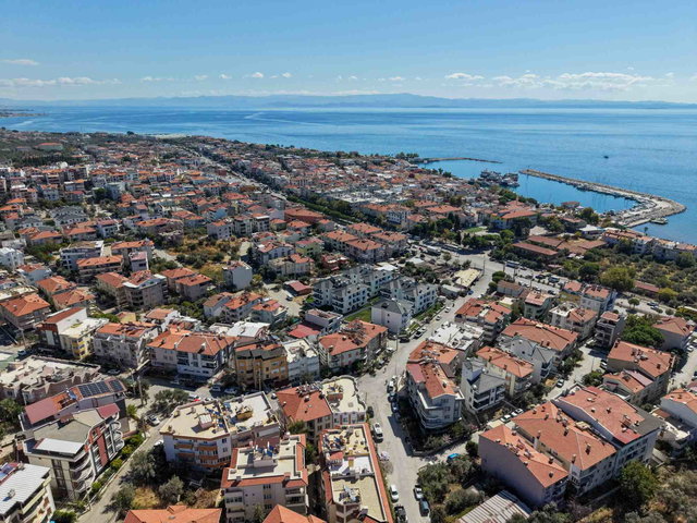 KÜÇÜKKUYU KARANFIL SITESI 3+1 SATILIK YAZLIK VILLA
