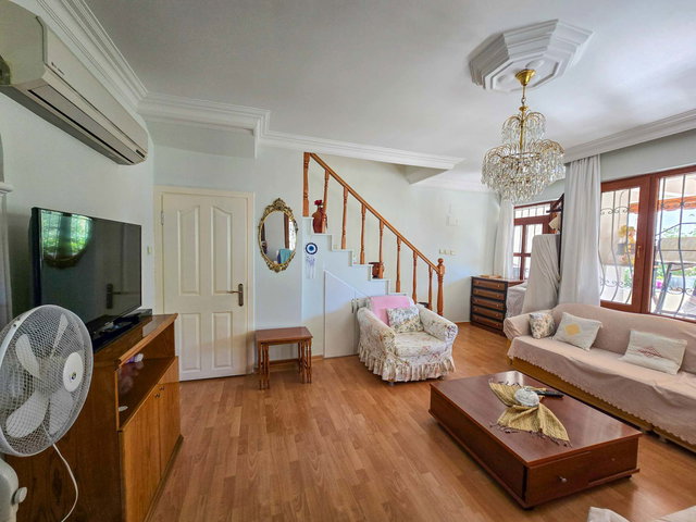 KÜÇÜKKUYU KARANFIL SITESI 3+1 SATILIK YAZLIK VILLA