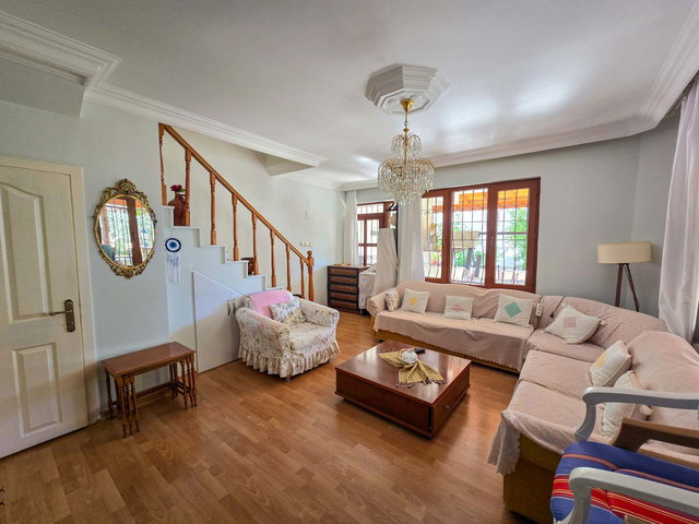 KÜÇÜKKUYU KARANFIL SITESI 3+1 SATILIK YAZLIK VILLA
