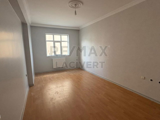 RE/MAX LACİVERT'TEN YILDIZKENT'TE KİRALIK 3+1  DAİRE