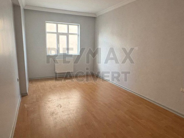 RE/MAX LACİVERT'TEN YILDIZKENT'TE KİRALIK 3+1  DAİRE